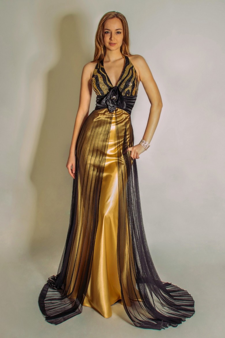 Золотое вечернее платье